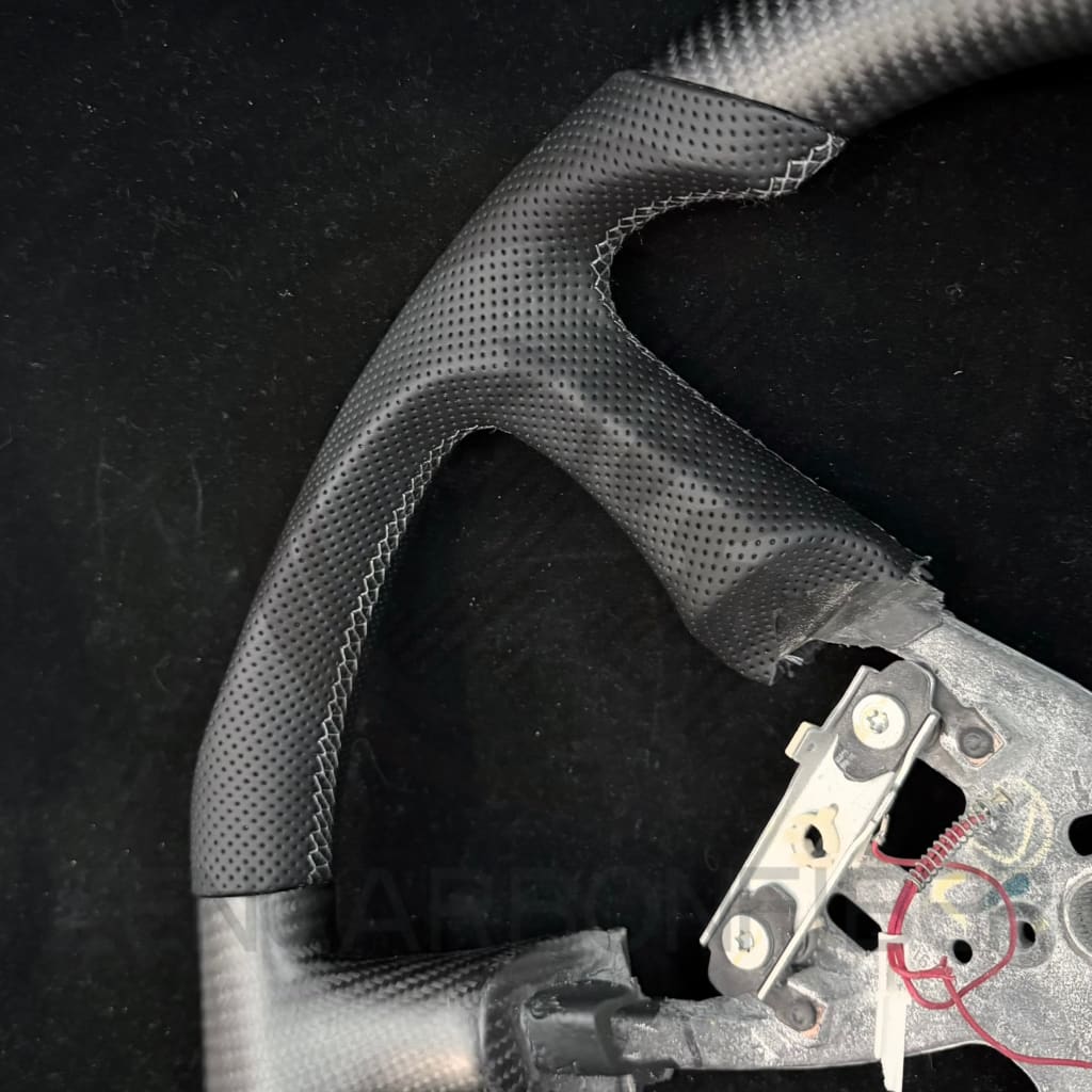 IN STOCK - 1998-2002 Chevrolet Silverado/Blazer/S10/Tahoe/Suburban GMC Sierra/Yukon Carbon Fiber Steering Wheel