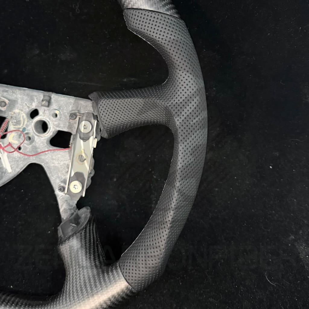 IN STOCK - 1998-2002 Chevrolet Silverado/Blazer/S10/Tahoe/Suburban GMC Sierra/Yukon Carbon Fiber Steering Wheel